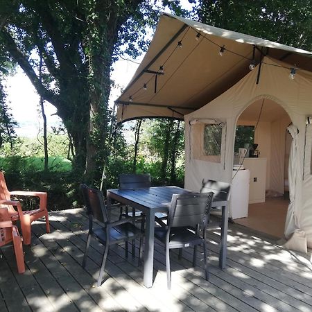 Hebergements Camping "Les Pieds Dans L'Eau" 크로종 외부 사진