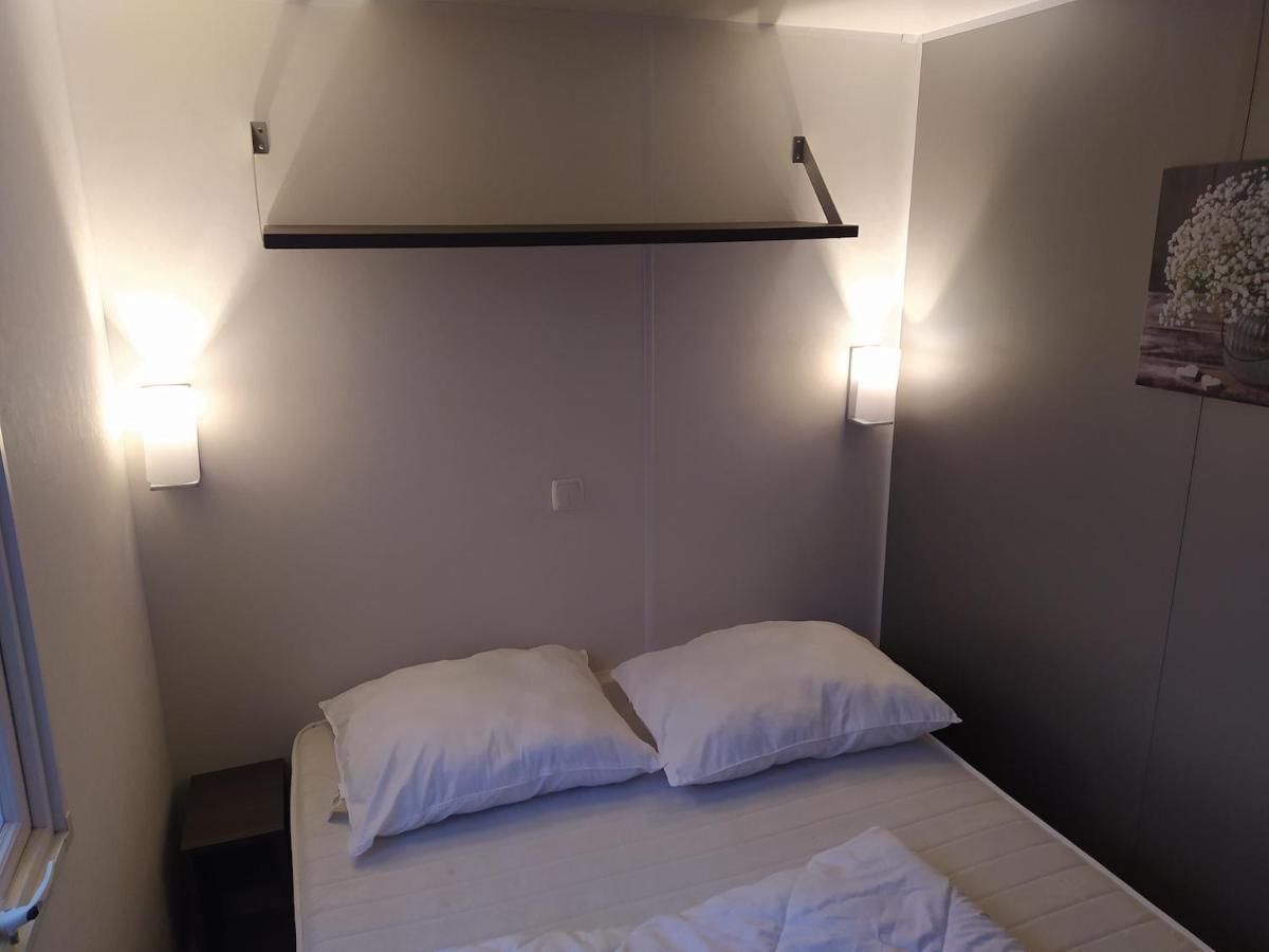 Hebergements Camping "Les Pieds Dans L'Eau" 크로종 외부 사진