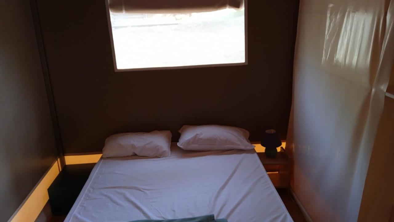 Hebergements Camping "Les Pieds Dans L'Eau" 크로종 외부 사진