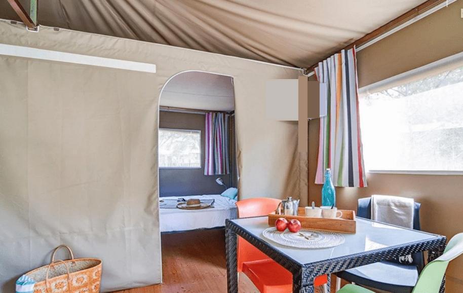Hebergements Camping "Les Pieds Dans L'Eau" 크로종 외부 사진