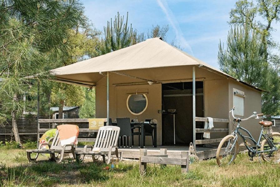 Hebergements Camping "Les Pieds Dans L'Eau" 크로종 외부 사진