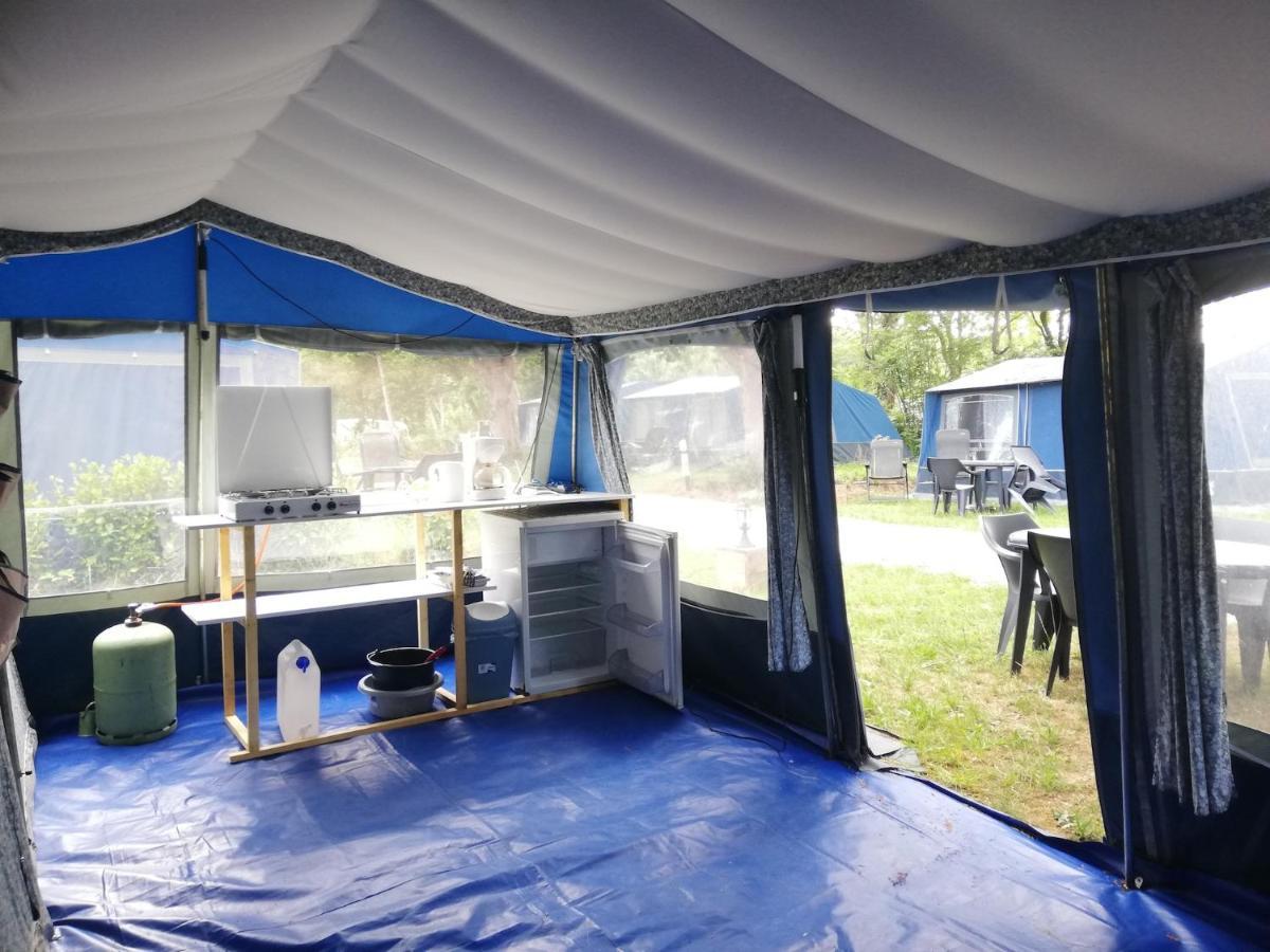 Hebergements Camping "Les Pieds Dans L'Eau" 크로종 외부 사진