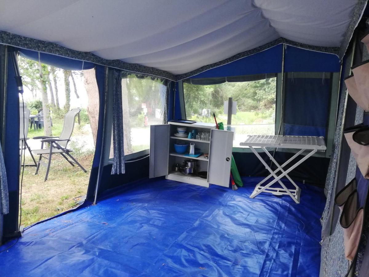 Hebergements Camping "Les Pieds Dans L'Eau" 크로종 외부 사진