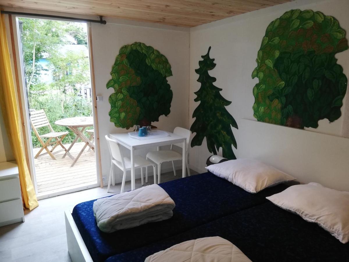 Hebergements Camping "Les Pieds Dans L'Eau" 크로종 외부 사진