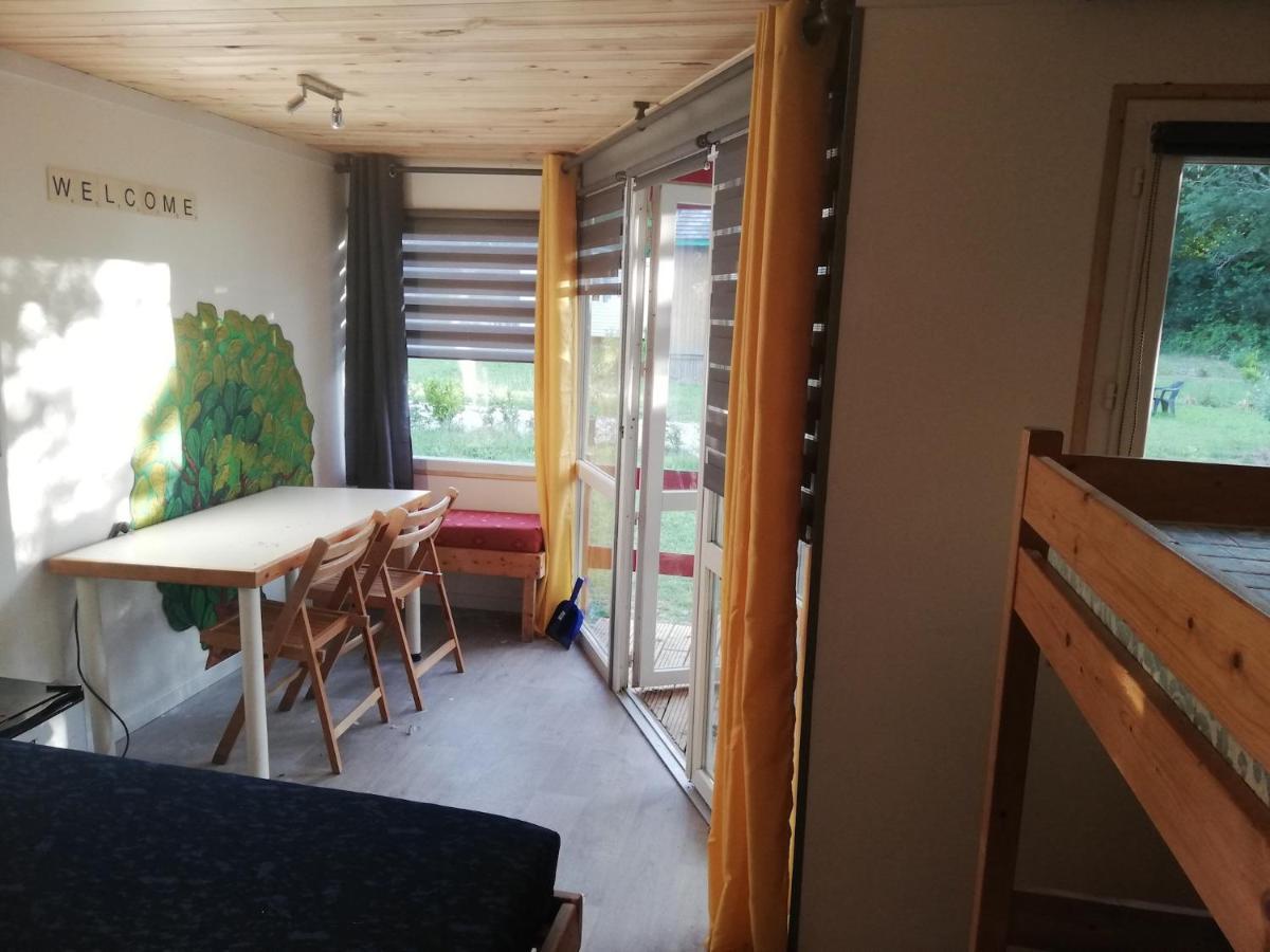 Hebergements Camping "Les Pieds Dans L'Eau" 크로종 외부 사진