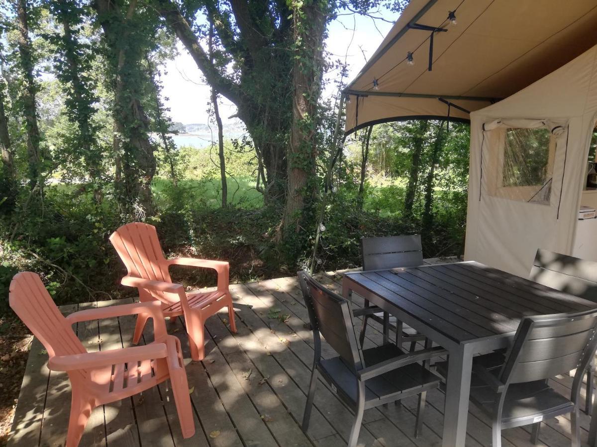 Hebergements Camping "Les Pieds Dans L'Eau" 크로종 외부 사진