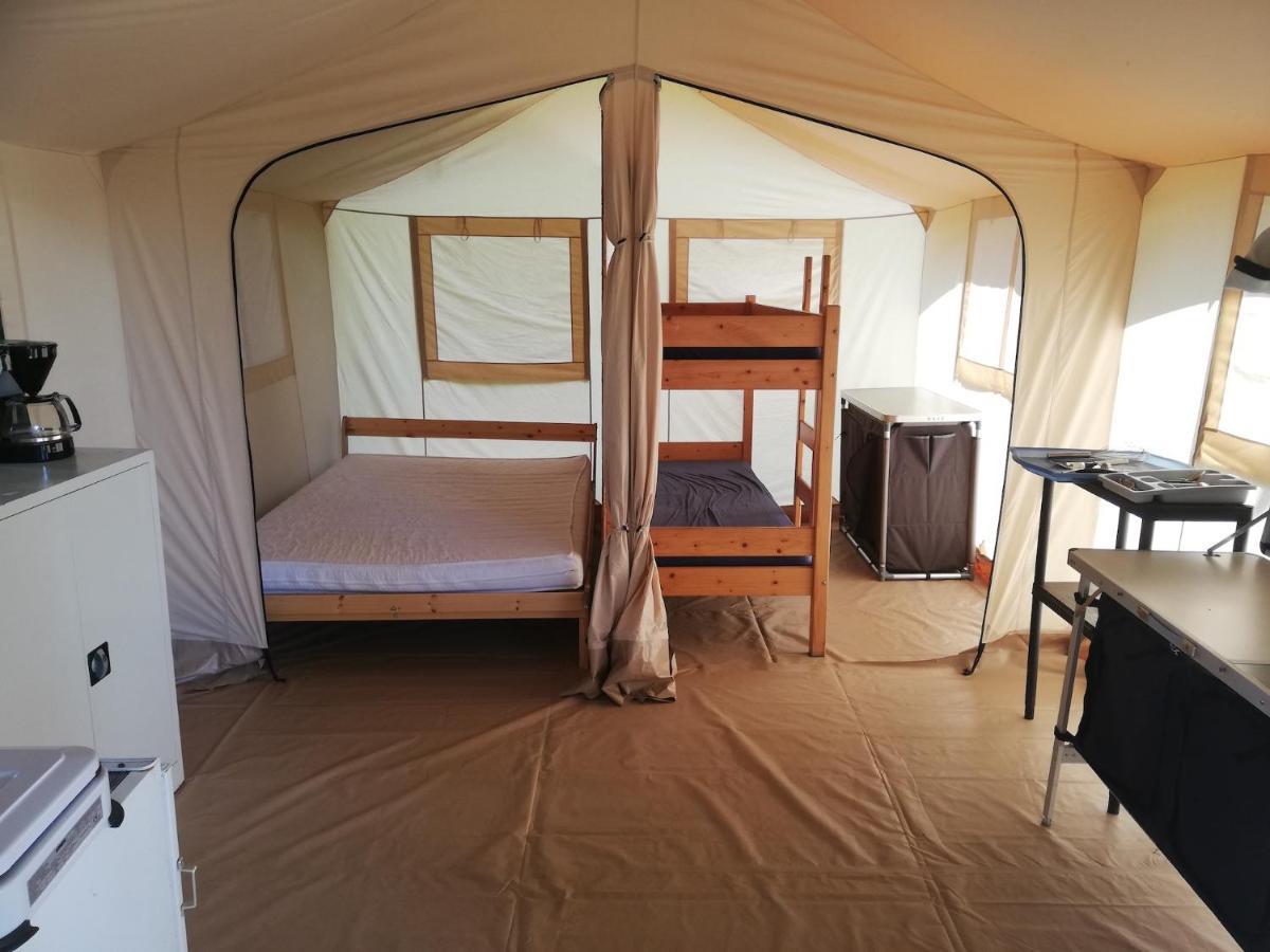 Hebergements Camping "Les Pieds Dans L'Eau" 크로종 외부 사진
