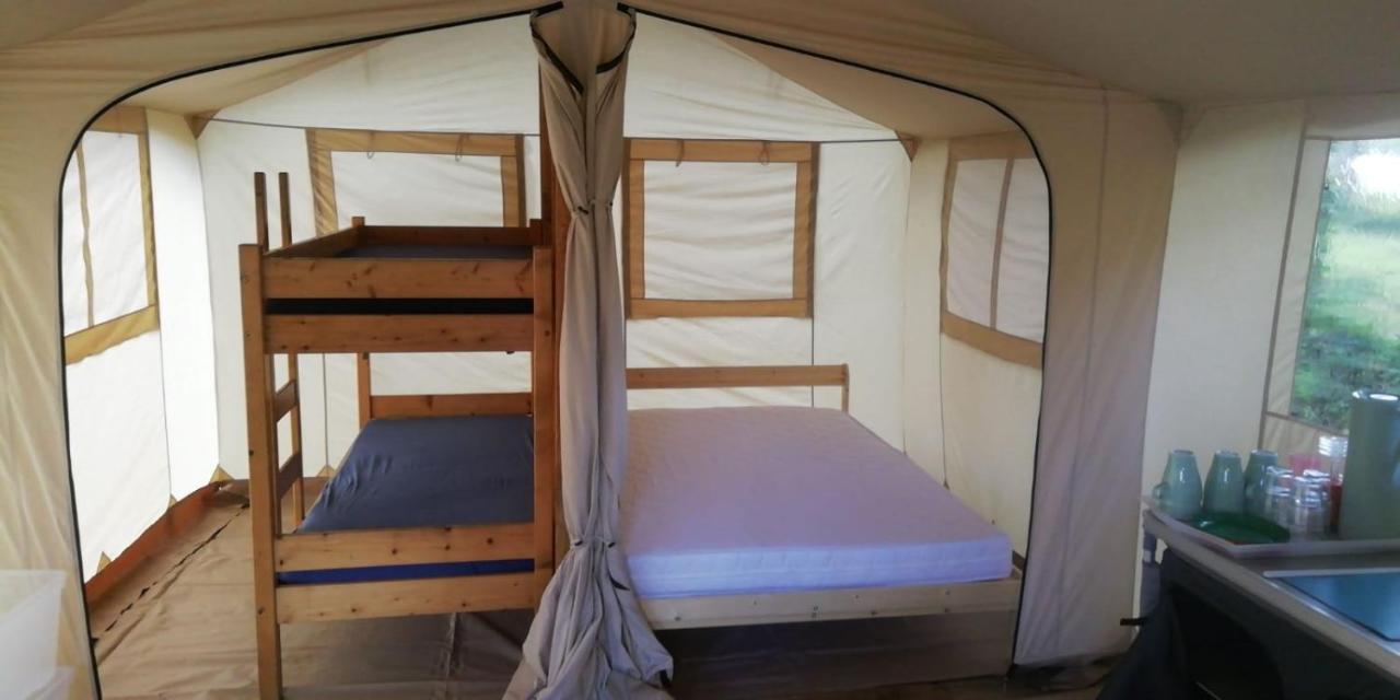 Hebergements Camping "Les Pieds Dans L'Eau" 크로종 외부 사진