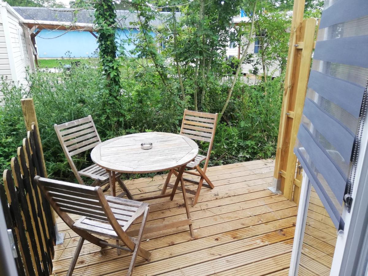 Hebergements Camping "Les Pieds Dans L'Eau" 크로종 외부 사진