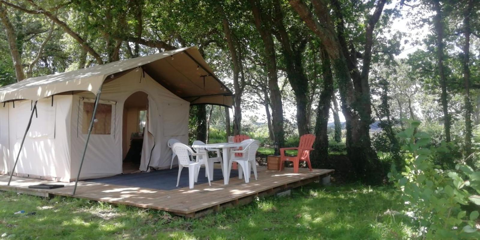 Hebergements Camping "Les Pieds Dans L'Eau" 크로종 외부 사진