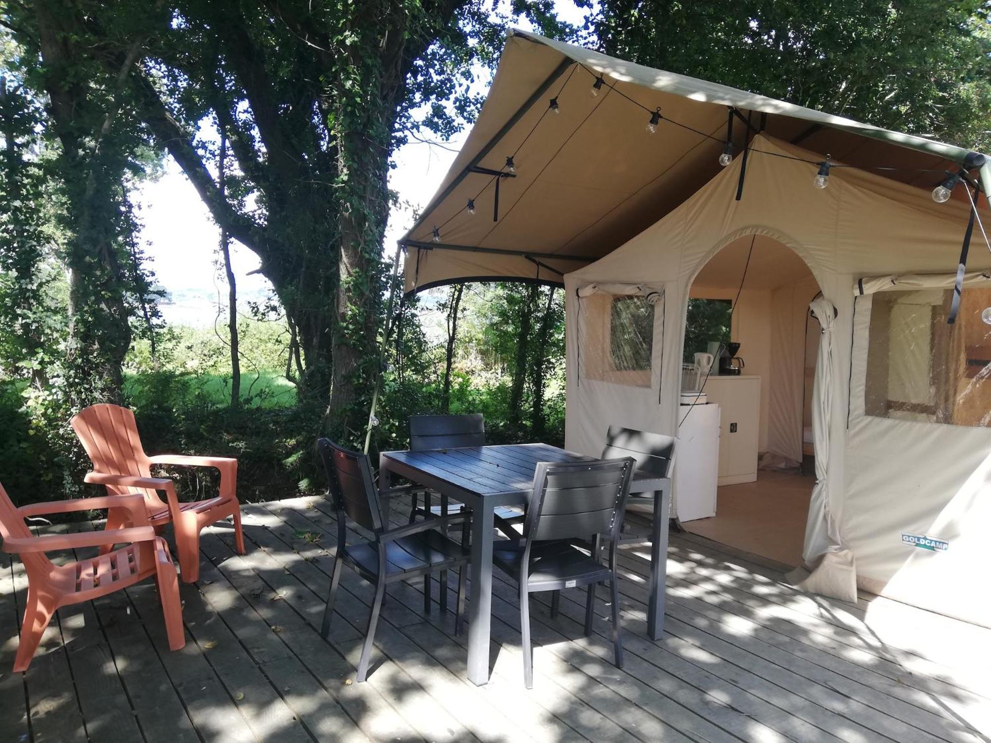 Hebergements Camping "Les Pieds Dans L'Eau" 크로종 외부 사진
